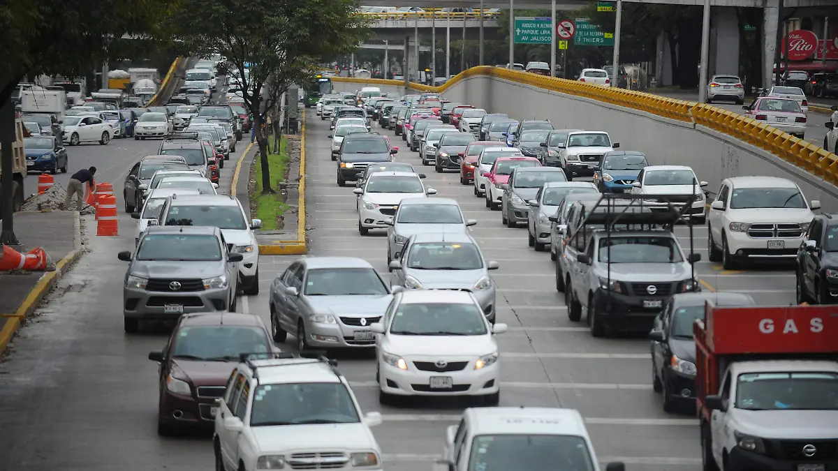 autos trafico FOTO SERGIO VAZQUEZ